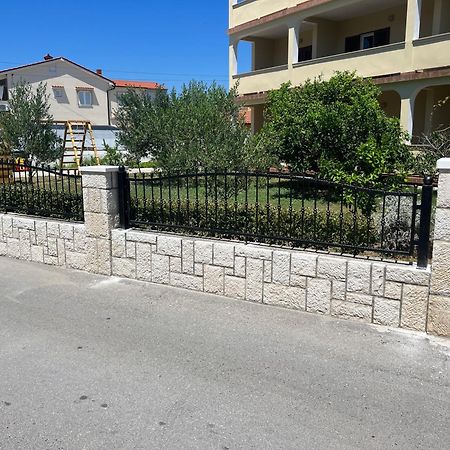 Apartments Piculjan Лопар Екстериор снимка