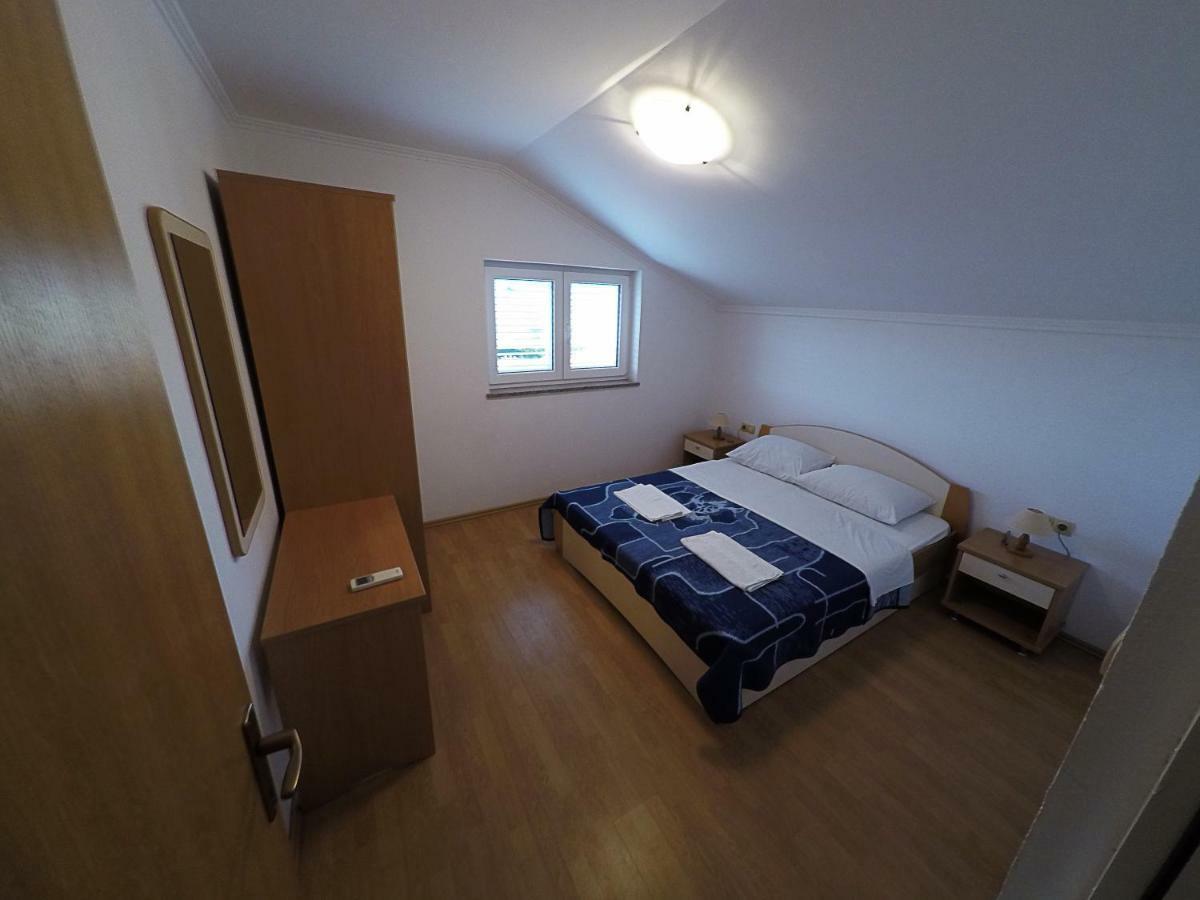 Apartments Piculjan Лопар Екстериор снимка