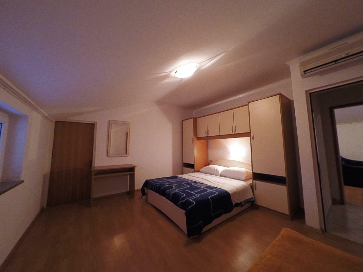 Apartments Piculjan Лопар Екстериор снимка