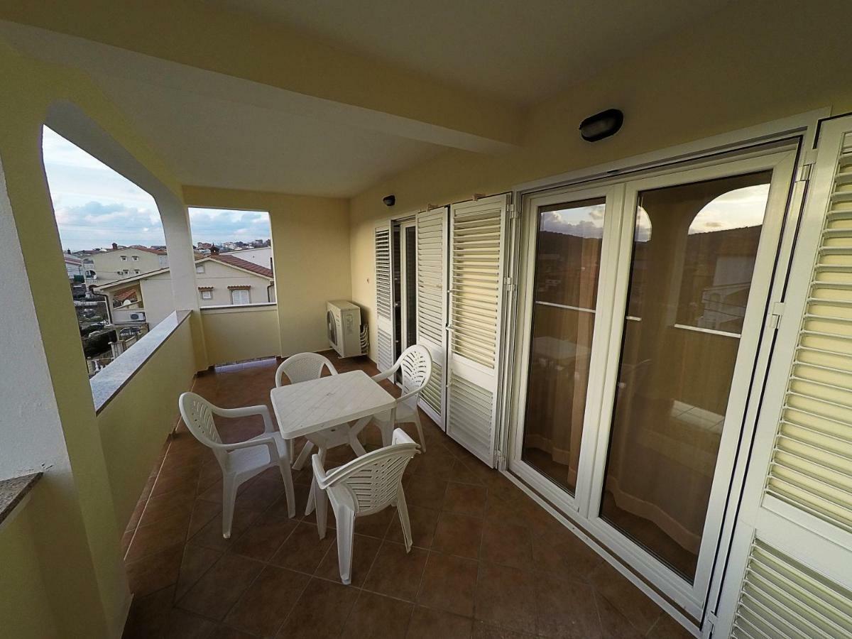 Apartments Piculjan Лопар Екстериор снимка