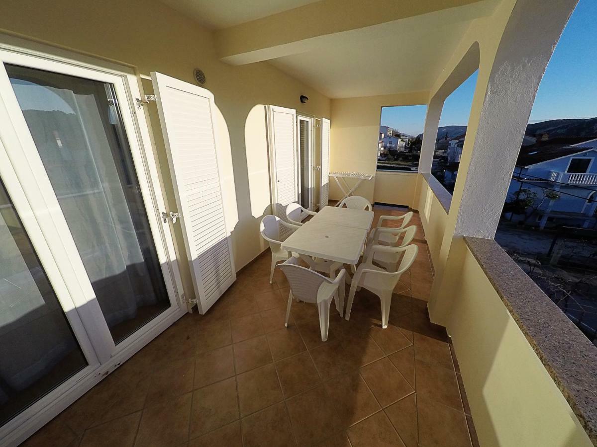 Apartments Piculjan Лопар Екстериор снимка